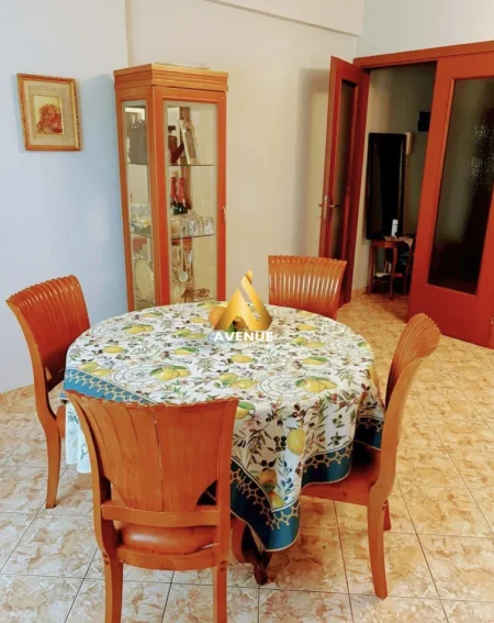 Tirane, jepet me qera apartament 1+1+Ballkon Kati 6, 70 m² 600 € (Rruge e Kavajes)