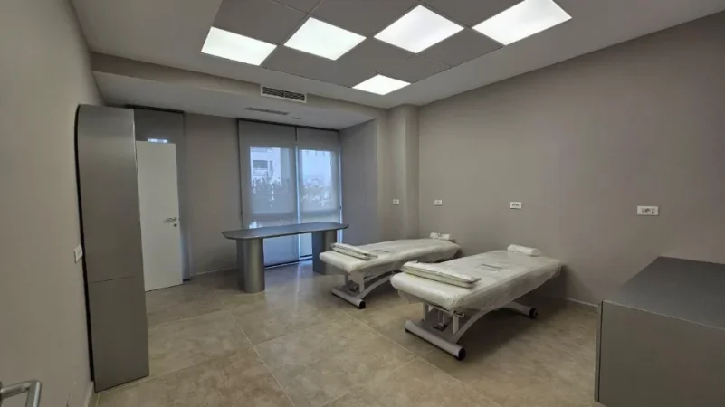 Tirane, jepet me qera ambjent biznesi Kati 1, 150 m² 2.500 € (Kika 2)