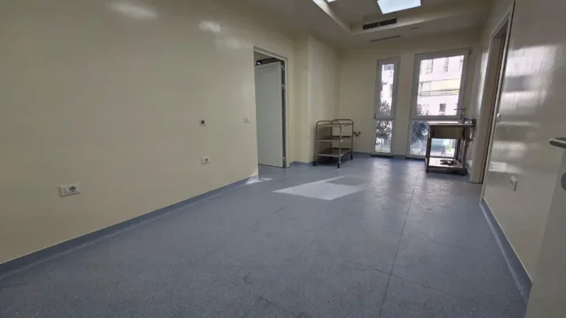 Tirane, jepet me qera ambjent biznesi Kati 1, 150 m² 2.500 € (Kika 2)