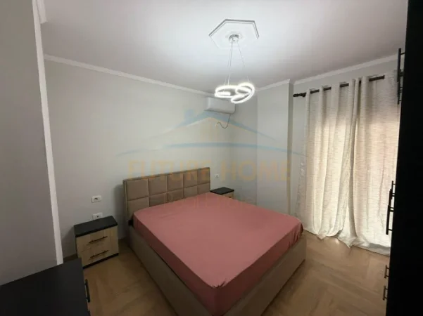 Tirane, jepet me qera apartament 2+1+Ballkon Kati 4, 100 m² 570 € (unaza e re)