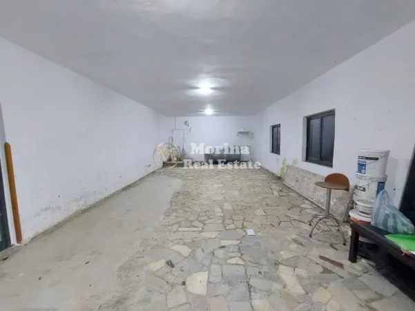 Tirane, jepet me qera ambjent biznesi Kati 0, 70 m² 300 € (Shkolla e Bashkuar)