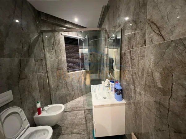 Tirane, shitet apartament 2+1+2+PARKIM , Kati 3, 117 m² 370.000 € (RRUGA E DURRSIT)