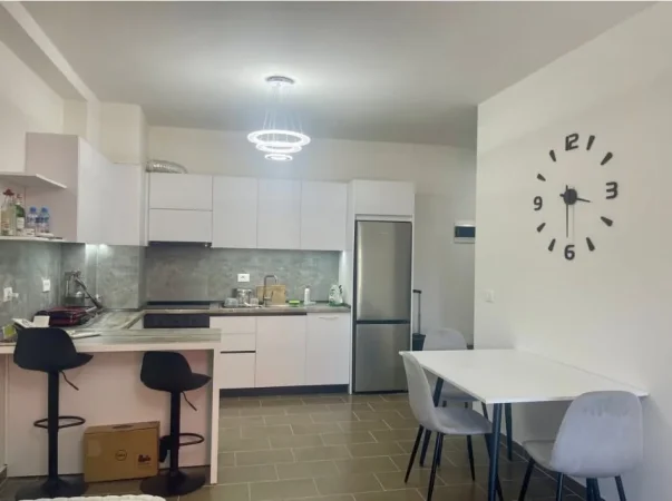 Tirane, jepet me qera apartament 1+1 , 66 m² 500 € (Golden Park 2)