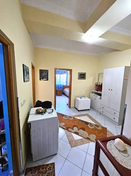 Fier, shitet apartament 2+1+Ballkon Kati 1, 91 m² lagja 8 Shkurti