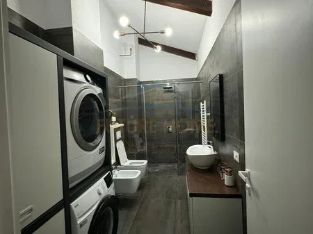 Tirane, jepet me qera apartament 3+1 Kati 3, 113 m² 2.000 € (TEG)