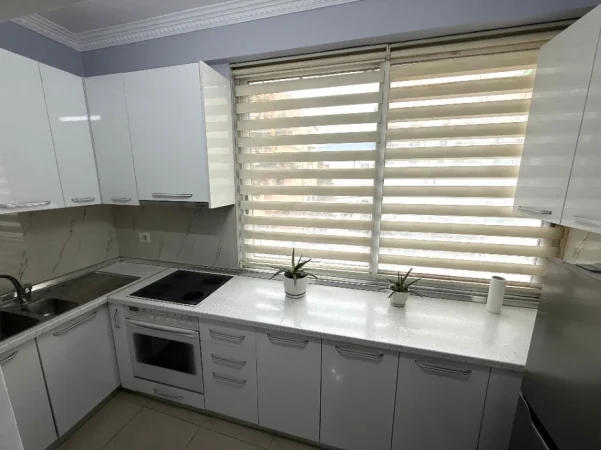 Tirane, jepet me qera apartament 1+1 Kati 2, 80 m² 550 € (Brryl)