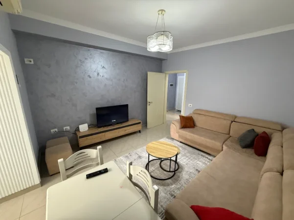 Tirane, jepet me qera apartament 1+1 Kati 2, 80 m² 550 € (Brryl)