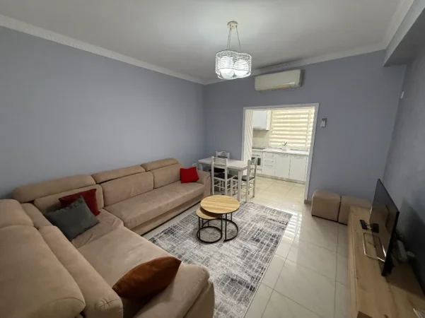 Tirane, jepet me qera apartament 1+1 Kati 2, 80 m² 550 € (Brryl)