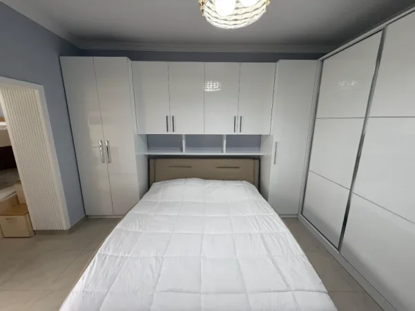 Tirane, jepet me qera apartament 1+1 Kati 2, 80 m² 550 € (Brryl)