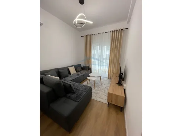 Tirane, jepet me qera apartament 2+1 Kati 5, 76 m² 580 € (Kompleksi Kadiu)