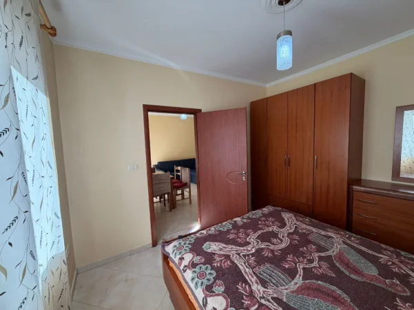Tirane, jepet me qera apartament 1+1 Kati 1, 65 m² 350 € (Kthesa e Kamzes)