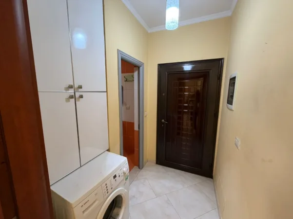 Tirane, jepet me qera apartament 1+1 Kati 1, 65 m² 350 € (Kthesa e Kamzes)