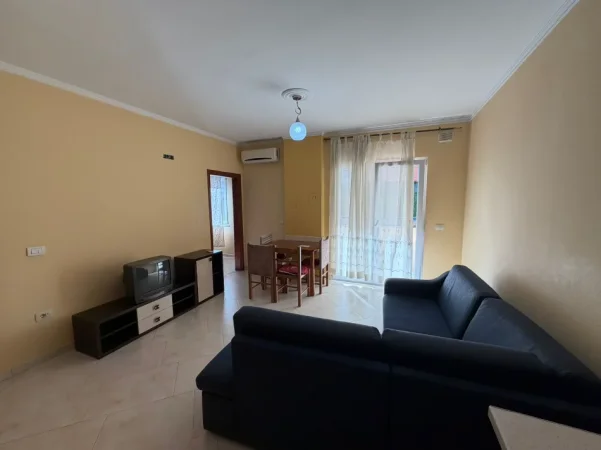 Tirane, jepet me qera apartament 1+1 Kati 1, 65 m² 350 € (Kthesa e Kamzes)