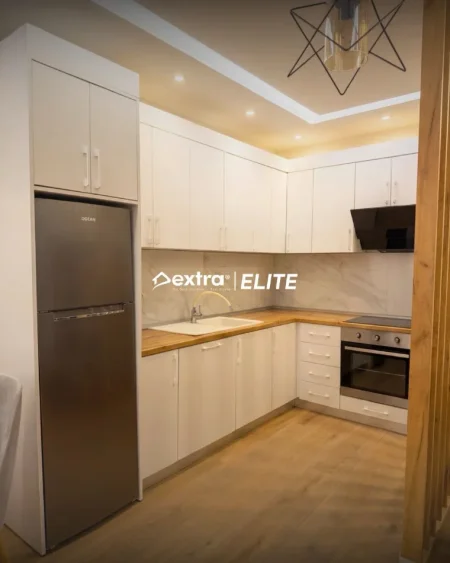 Tirane, jepet me qera apartament 2+1 Kati 5, 100 m² 650 € (Globe)