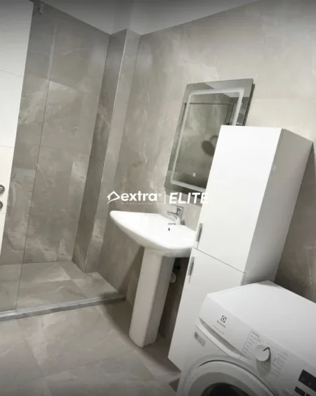 Tirane, jepet me qera apartament 2+1 Kati 5, 100 m² 650 € (Globe)