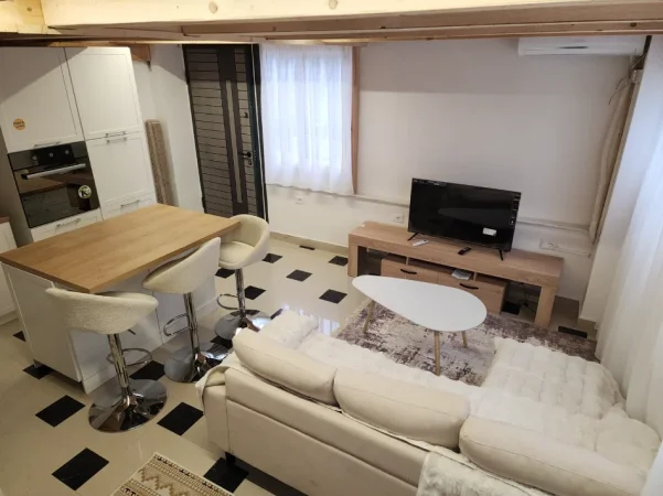 Tirane, jepet me qera apartament duplex Dublex Kati 0, 600 € 