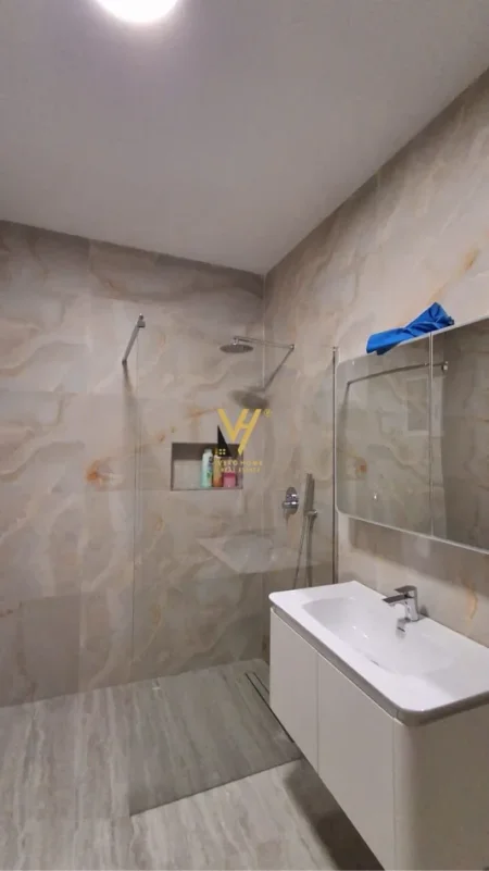 Tirane, jepet me qera garsonier Kati 0, 35 m² 520 € (QENDER)