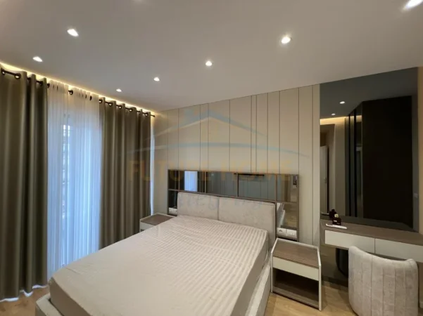 Tirane, shitet apartament 2+1+2+Post Parkimi,  Kati 3, 117 m² 370.000 € (Rruga e Durresit)