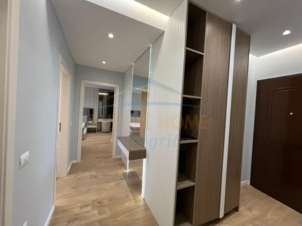 Tirane, shitet apartament 2+1+2+Post Parkimi,  Kati 3, 117 m² 370.000 € (Rruga e Durresit)