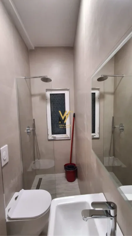 Tirane, jepet me qera apartament 1+1+Ballkon Kati 0, 55 m² 720 € (QENDER)