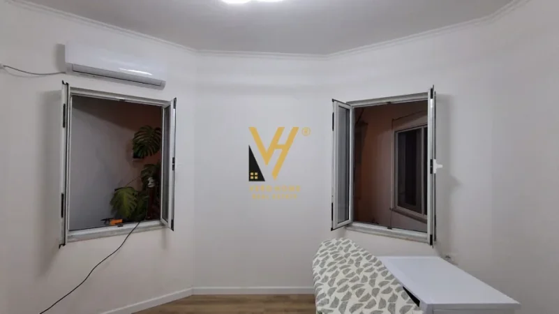 Tirane, jepet me qera apartament 1+1+Ballkon Kati 0, 55 m² 720 € (QENDER)