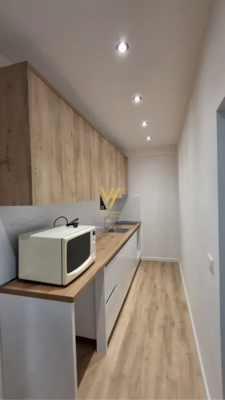 Tirane, jepet me qera apartament 1+1+Ballkon Kati 0, 55 m² 720 € (QENDER)