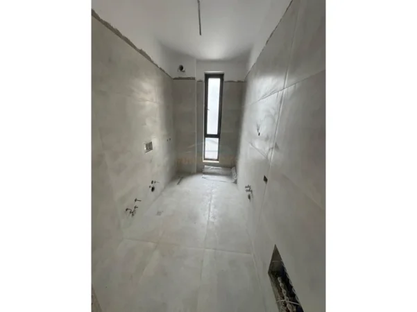 Shqiperi, shitet apartament 1+1 Kati 4, 75 m² 150.000 € (Jordan Misja)