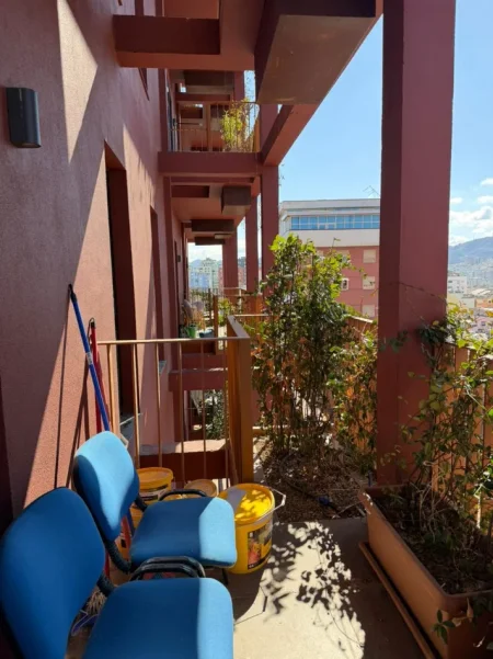 Tirane, jepet me qera ambjent biznesi , 110 m² 1.000 € (RRUGA E KAVAJES)