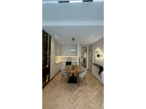 Tirane, jepet me qera apartament 2+1 Kati 9, 113 m² 1.800 € (Golden Tower Residence)