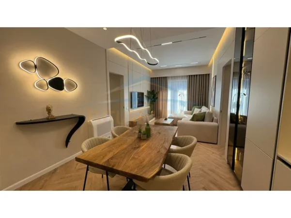 Tirane, jepet me qera apartament 2+1 Kati 9, 113 m² 1.800 € (Golden Tower Residence)