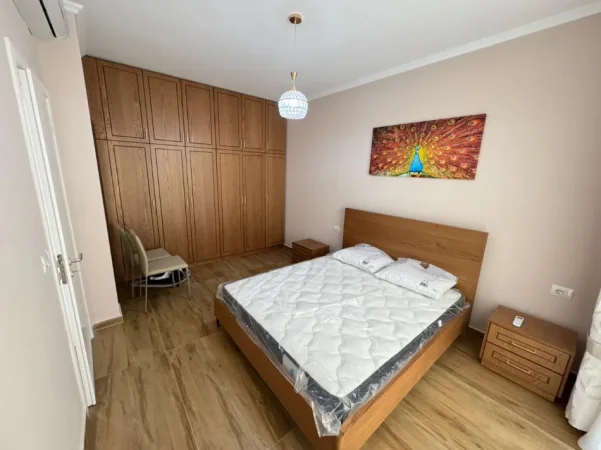 Tirane, jepet me qera apartament 1+1 Kati 4
