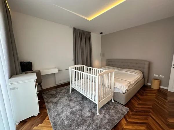 Tirane, jepet me qera apartament 2+1 Kati 13, 122 m² 2.300 € (Rruga e Elbasanit)