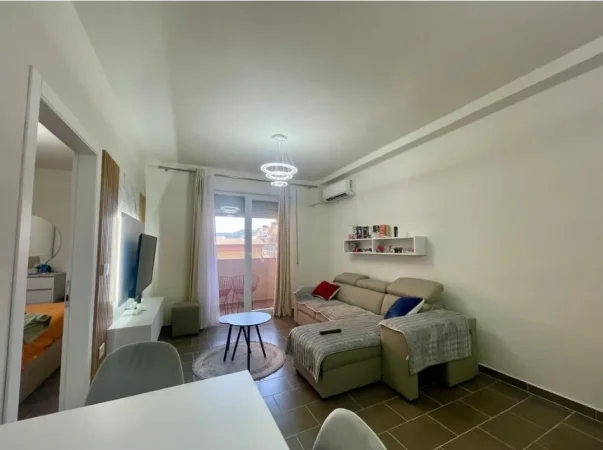 Tirane, jepet me qera apartament 1+1 Kati 8, 70 m² 500 € (GOLDEN PARK 3)