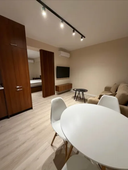 Tirane, jepet me qera apartament 2+1 Kati 1, 80 m² 500 € (OXHAKU)