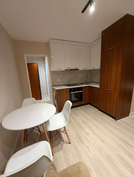 Tirane, jepet me qera apartament 2+1 Kati 1, 80 m² 500 € (OXHAKU)