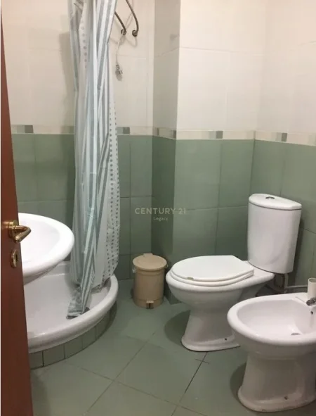 Tirane, jepet me qera apartament 1+1 Kati 5, 65 m² (Rruga Fortuzi)