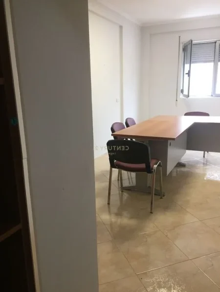 Tirane, jepet me qera apartament 1+1 Kati 5, 65 m² (Rruga Fortuzi)