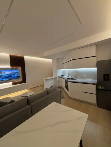 Tirane, jepet me qera apartament 1+1+Ballkon Kati 4, 73 m² 850 € 