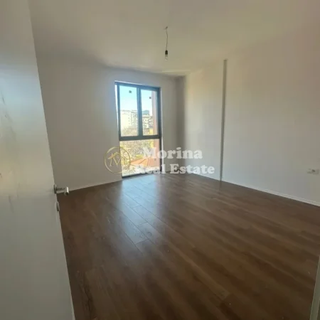 Tirane, jepet me qera apartament 1+1 Kati 4, 80 m² 1.000 € (Rruga e Kavajes)