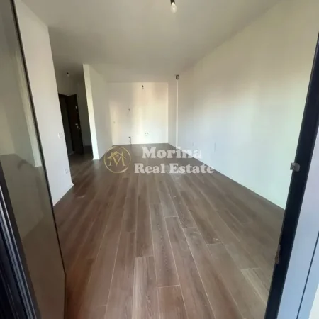 Tirane, jepet me qera apartament 1+1 Kati 4, 80 m² 1.000 € (Rruga e Kavajes)