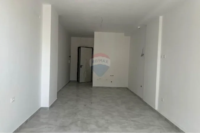 Vlore - Lungomare, shitet garsonier 1+1 Kati 2, 50 m² 110.000 € (Rruga Dhimitër Konomi, Vlore)