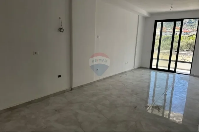 Vlore - Lungomare, shitet garsonier 1+1 Kati 2, 50 m² 110.000 € (Rruga Dhimitër Konomi, Vlore)