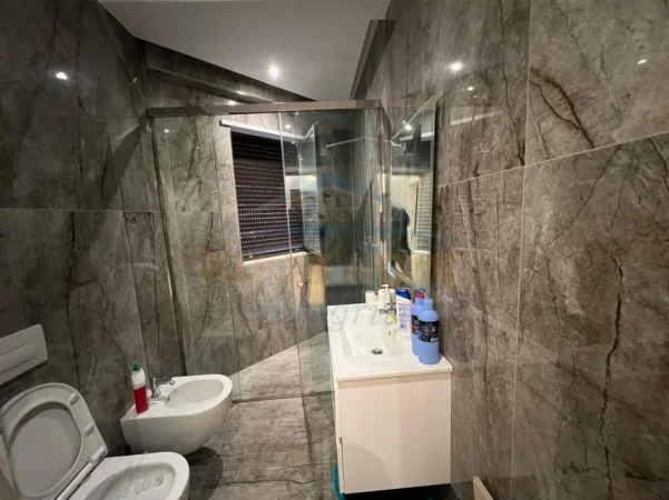 Tirane, shitet apartament 2+1+2+Post Parkimi, Kati 3, 117 m² 370.000 € (Rruga e Durrësit)