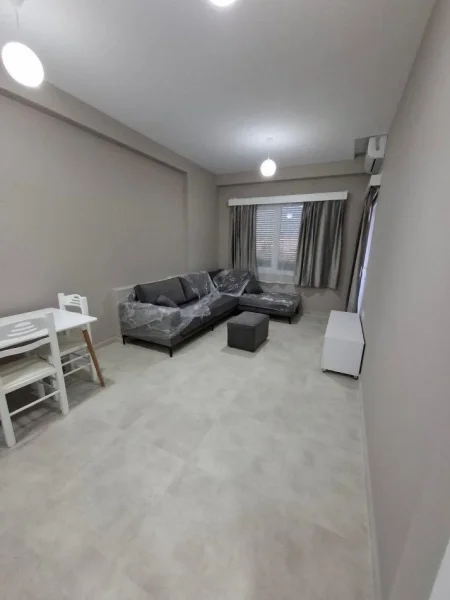 Tirane, jepet me qera apartament 1+1+Ballkon Kati 6, 60 m² 600 € (UNAZA E RE)