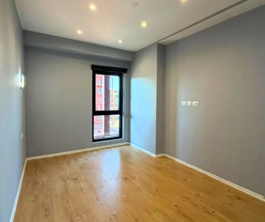 Tirane, jepet me qera zyre Kati 5, 110 m² 1.000 € (Garden Building)