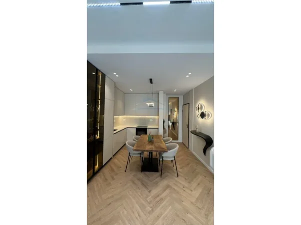 Tirane, jepet me qera apartament 2+1 Kati 9, 113 m² (Rruga Mine Peza, Golden Tower Residence)