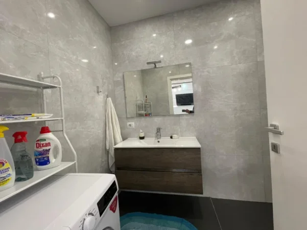 Tirane, jepet me qera apartament 1+1 Kati 7, 75 m² 800 € (Stadiumi Dinamo)