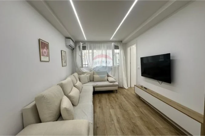Tirane, jepet me qera apartament 1+1+Ballkon Kati 1, 60 m² 650 € (21 Dhjetori)