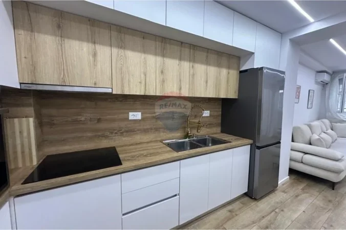Tirane, jepet me qera apartament 1+1+Ballkon Kati 1, 60 m² 650 € (21 Dhjetori)