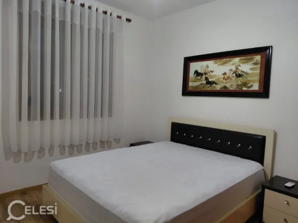 Tirane, jepet me qera Vile 2 Katshe Kati 2, 170 m² 800 € (ALI DEMI)